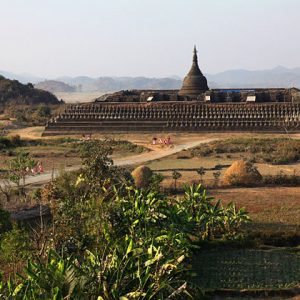 Koe Thaung Temple in Mraulk U