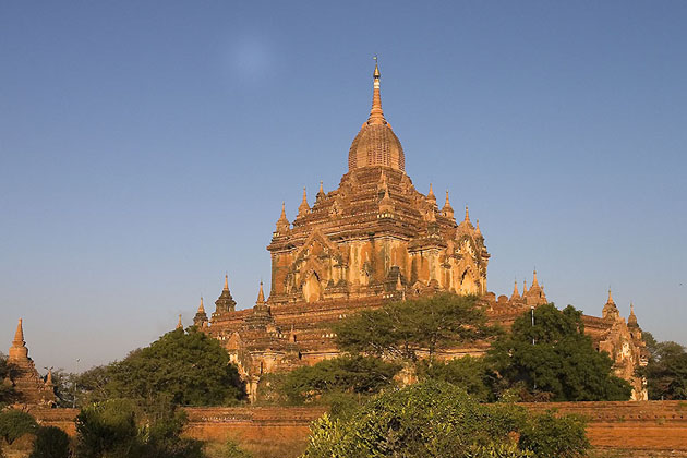 Myanmar tours 14 days to Htilominlo Temple in Bagan