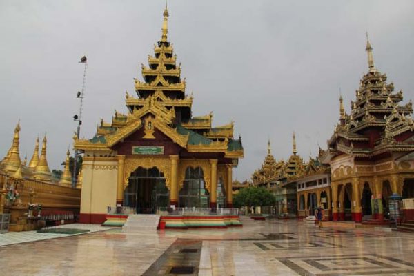 Shwemawdaw Pagoda in Bago