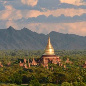 Shwesandaw Paya in Bagan