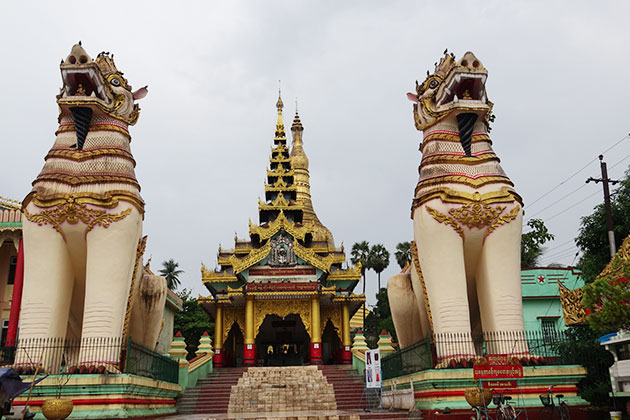 Shwethalyung Pagoda in Bago