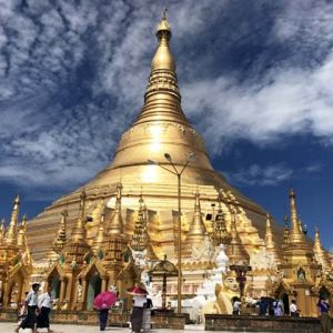 Yangon tour 4 days to the Shwedagon Pagoda