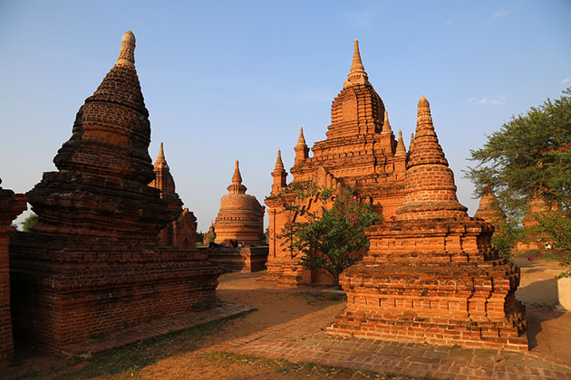 temples and pagodas in bagan - highlight of myanmar tours