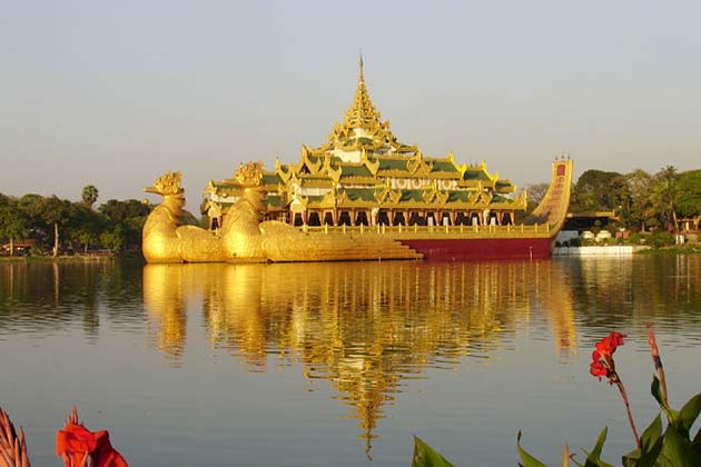 Karaweik Hall on the Kandawgyi Lake