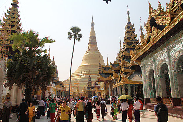 Shwedagon Pagoda in Yangon tour