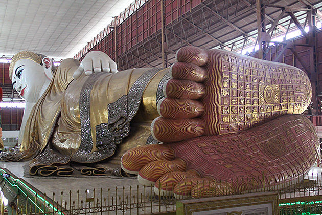 the reclining Buddha image in Chauk Htat Gyi Pagoda