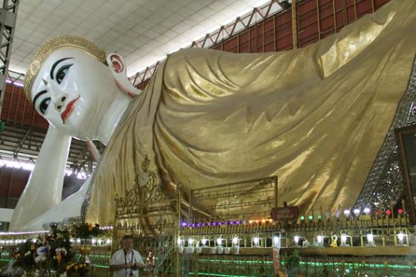 the reclining Buddha image in Chauk Htat Gyi Pagoda