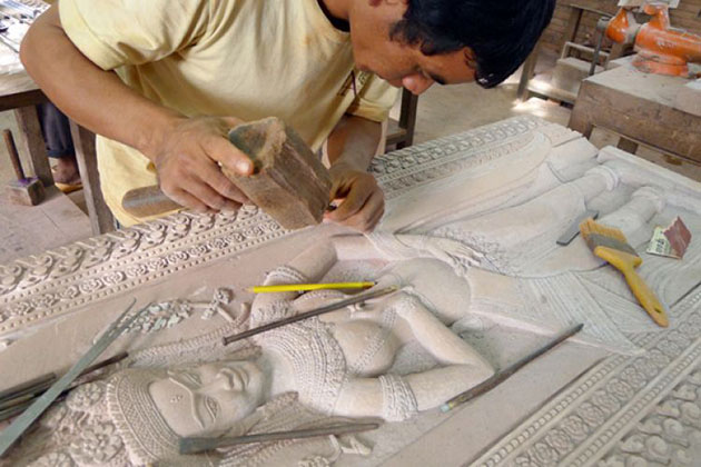 An artisan is doing his carving in Artisan D’angkor