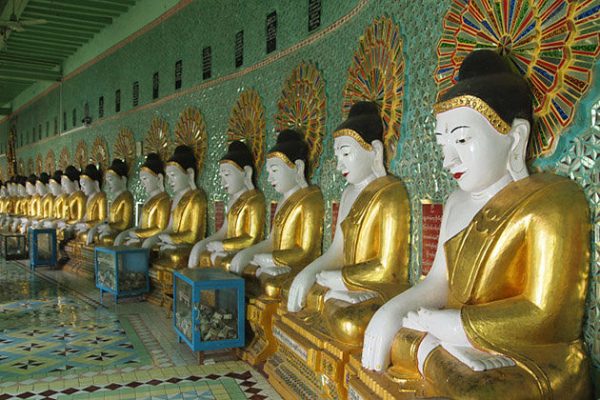 Buddha statues in U Min Thon Sae Pagoda