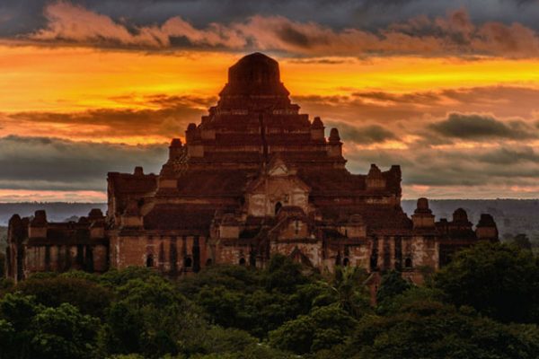 Dhammayan Gyi temple is the largest pagoda in Bagan