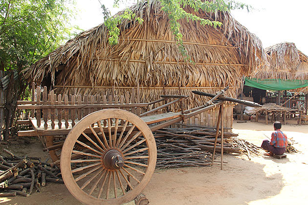 Gain an insight into the local life of Burmese people in Minanthu Village-Bagan