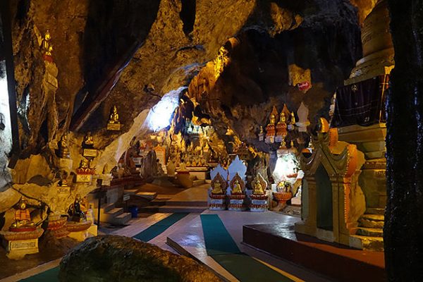 Golden Budhha images in Pindaya cave