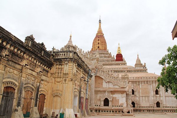 Myanmar tour to the Ananda Temple in Bagan