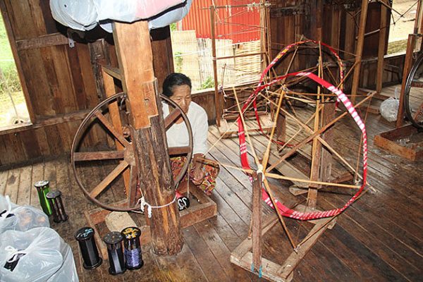Silk weaving workshop in Inle Lake