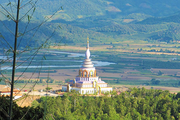 The serene Tha Ton Temple