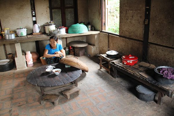 Visit the kitchen in the house of the Burmese people in Bagan village