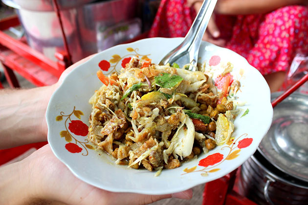 Yangon Samosa salad