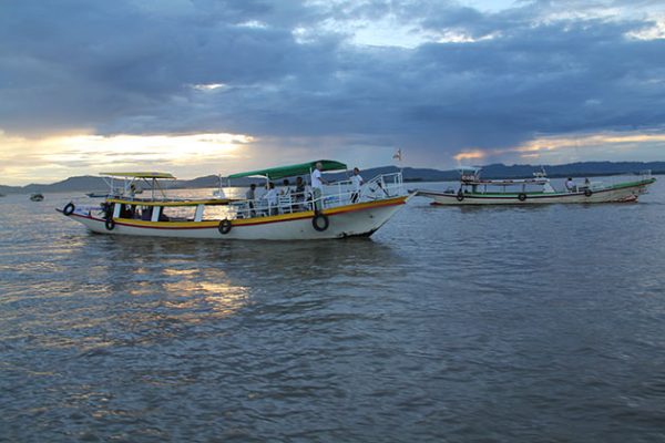 enjoy the peaceful sunset on Irrawaddy river