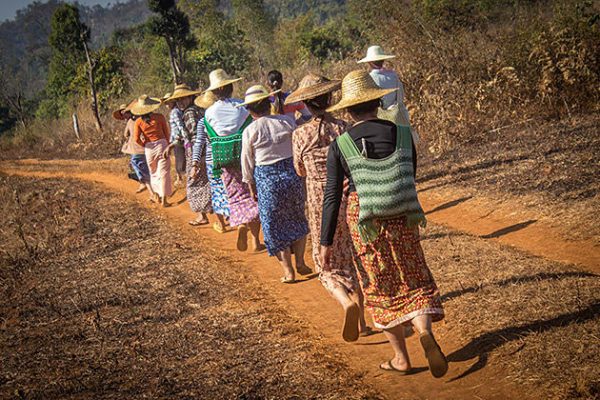 meet the local tribe in the trekking rout in Hsipaw