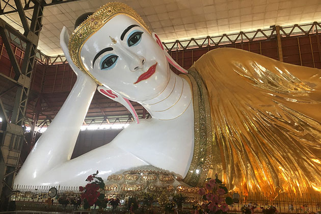 reclining Chauk htat gyi Buddha image