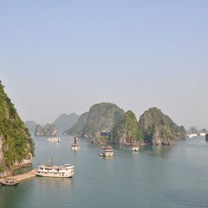 the beautiful scenery on Halong Bay