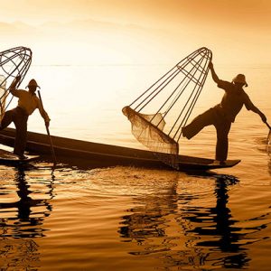 the iconic leg rowing fishermen in Inle Lake