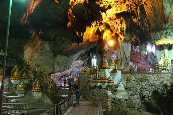 the imrpressive pindaya cave