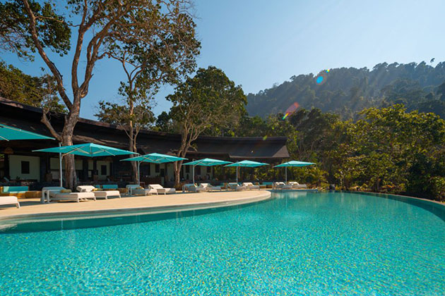the swimming pool in Aweik Pilla resort