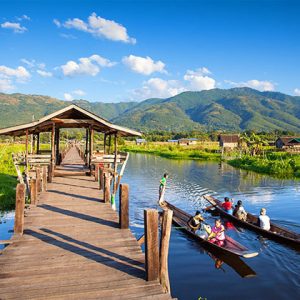 Mine Thauk Bridge in Inle LakeMine Thauk Bridge in Inle Lake