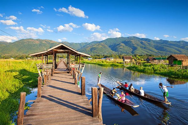 Mine Thauk Bridge in Inle LakeMine Thauk Bridge in Inle Lake