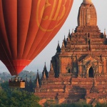 The hot-air balloon and massive temples in bagan