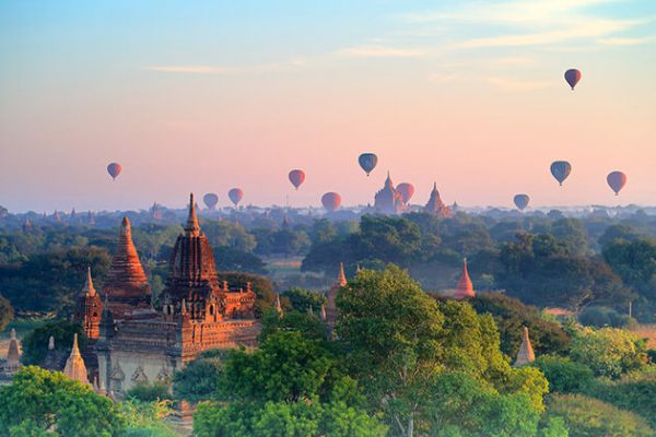 hot air balloon in Bagan - the highlight of Myanmar tour
