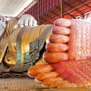 reclining Buddha image in chaukhtatgyi pagoda