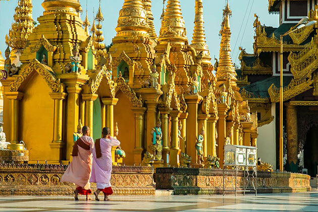 shwedagon pagoda-best place to see in Yangon