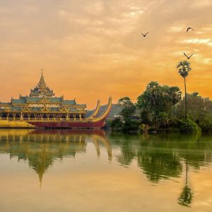 karawek palace on kandawgyi lake-beautiful photo stop in Yangon