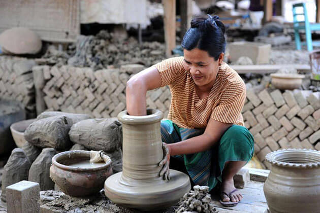 local woman making a clay pot in Yandaboo village