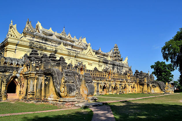 the fantastic Aung Mye Bonzan Monastery
