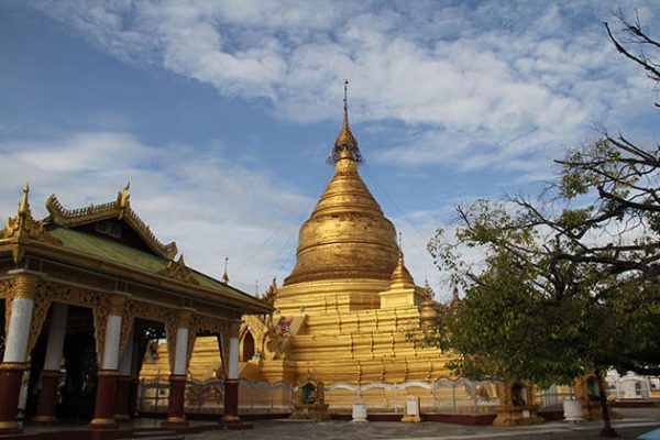 the golden stupa in kuthodaw pagoda