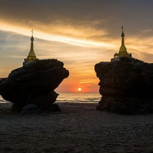 Ngwe Saung beach sunset