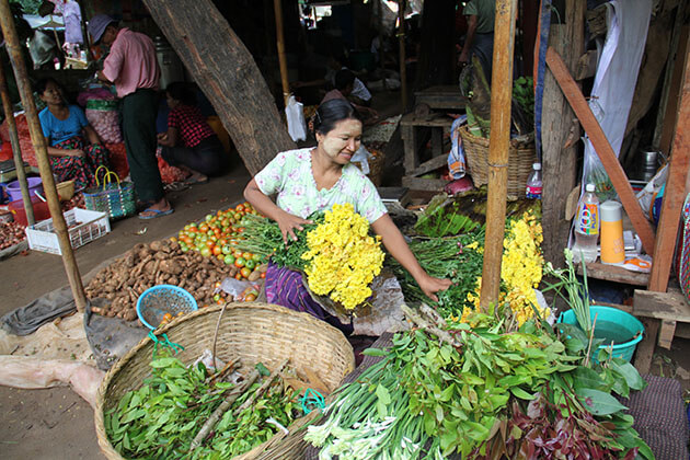 local people selling fresh flowers in Nyaung U Market