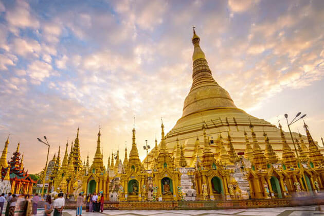 local pilgrims and tourists Shwedagon pagoda