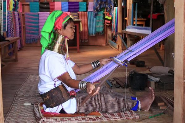 the long neck woman in Inle Lake