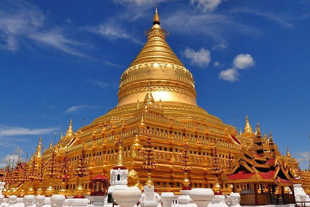 the main golden stupas in shwezigon pagoda