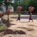 women in Yandaboo carry pots on their head