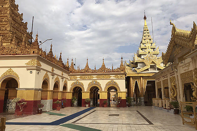 Mahamuni pagoda - worth seeing spot in Myanmar 1 week itinerary