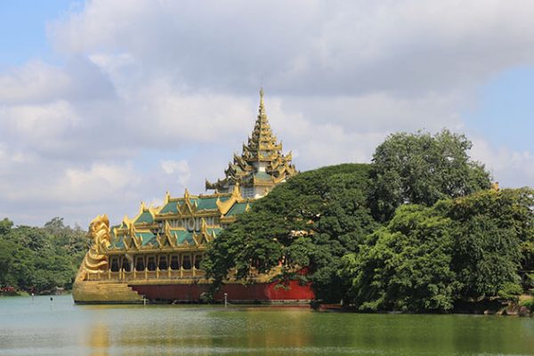 kandawgyi lake in the morning