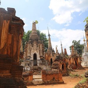 the magnificent ruins in Shwe indein temple