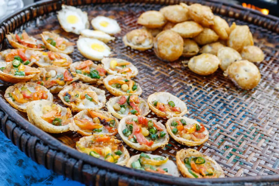 Street Snacks - Must-Try Local Delicacies of Yangon Central Railway Station