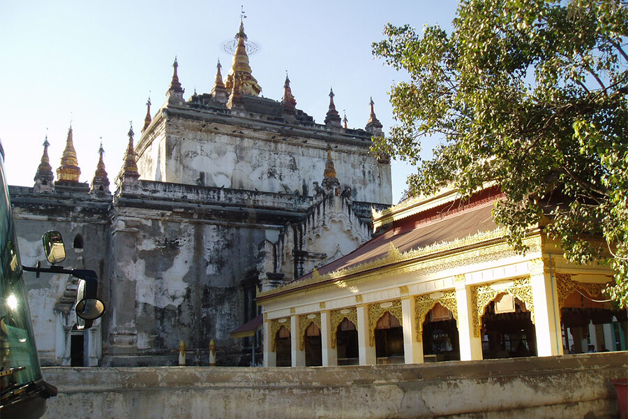 Manuha Temple - bagan trips