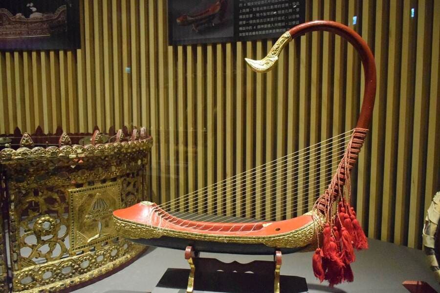 How Is the Saung Gauk Played
